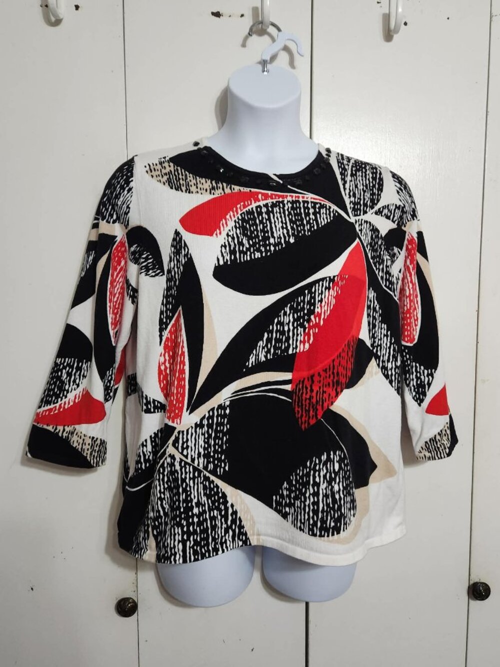 Alfred Dunner Womens Top Sweater Large L Floral Beaded Neck 3/4 Sleeve